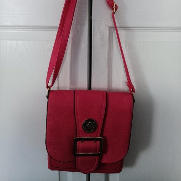 Michael Kors - Picture 1 of 3